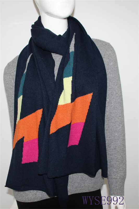 100% Cashmere Intarsia Scarf